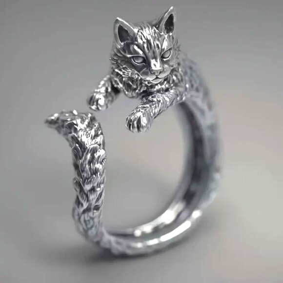 Jewelry - Vintage ring with a cat